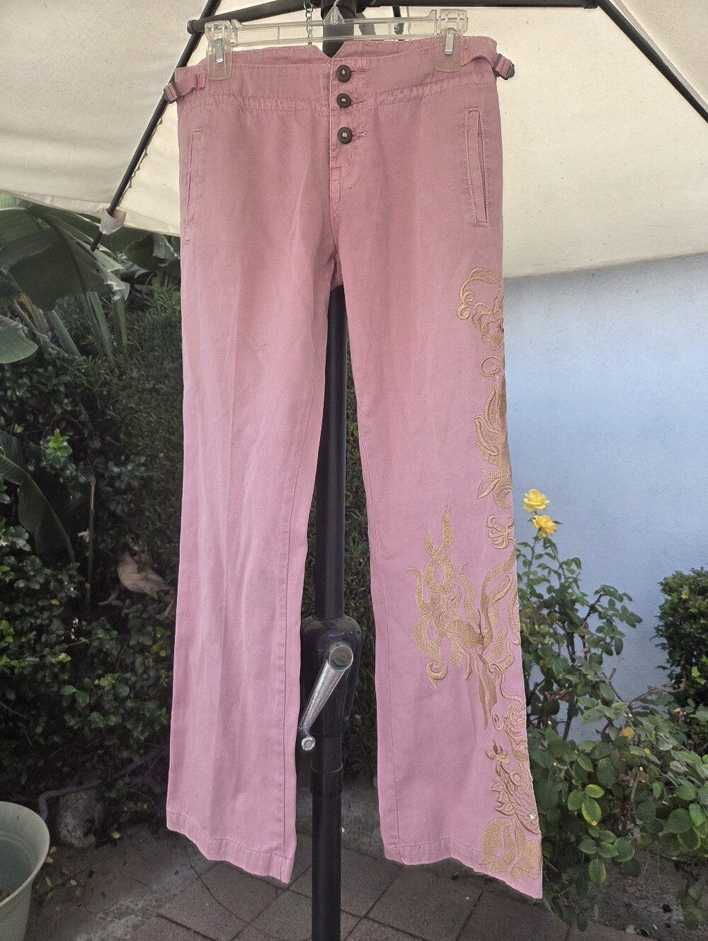 Da Nang Women's Pink Embroidered Jeans Medium